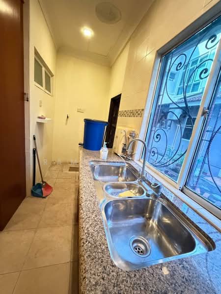 Taman Bukit Piatu Mutiara untuk Untuk Dijual - RM 580,000, Mac 2026 - Kitchen - PropertyGuru.com.my