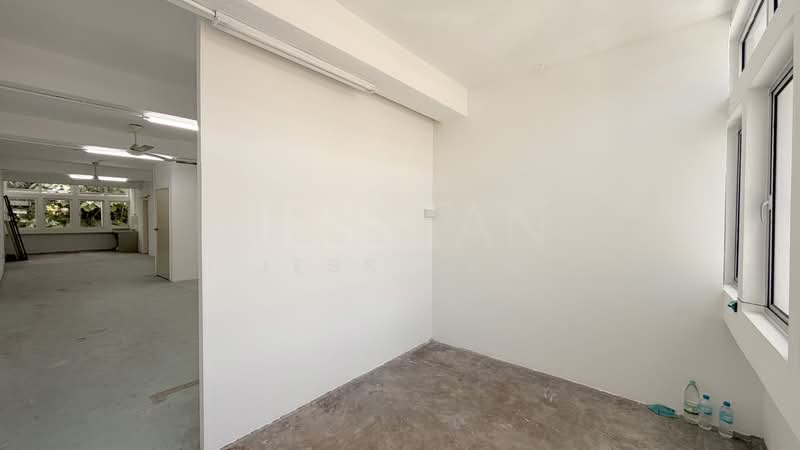 Shop / Office for Rent in Jalan Klang Lama (Old Klang Road) (Kuala Lumpur) - Jess Tan - Office room 2 (no door) - PropertyGuru.com.my