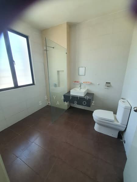 3-storey Terraced House for Sale in Rawang (Selangor) - Syafiq Shamroz - Bathroom - PropertyGuru.com.my