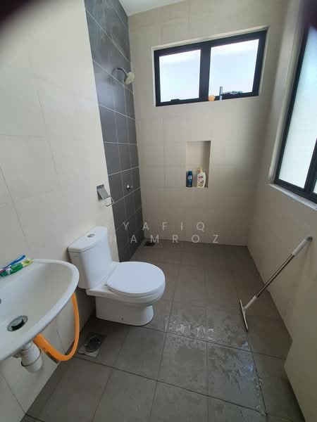 3-storey Terraced House for Sale in Rawang (Selangor) - Syafiq Shamroz - Bathroom - PropertyGuru.com.my