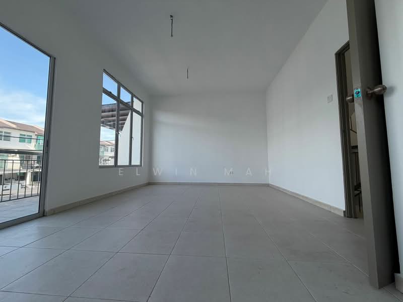 3-storey Terraced House for Sale in Taman Kundang Jaya (Rawang) - Elwin Mah - PropertyGuru.com.my