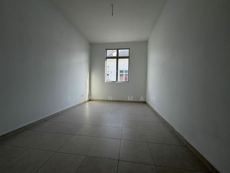 3-storey Terraced House for Sale in Taman Kundang Jaya (Rawang) - Elwin Mah - PropertyGuru.com.my