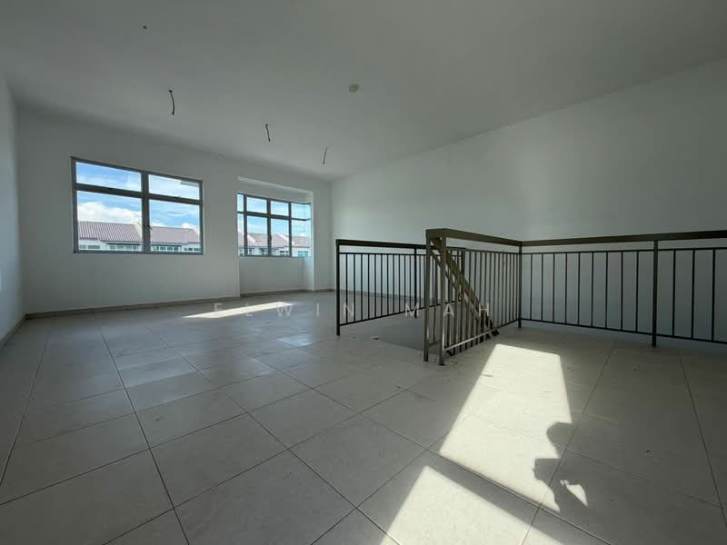 3-storey Terraced House for Sale in Taman Kundang Jaya (Rawang) - Elwin Mah - PropertyGuru.com.my