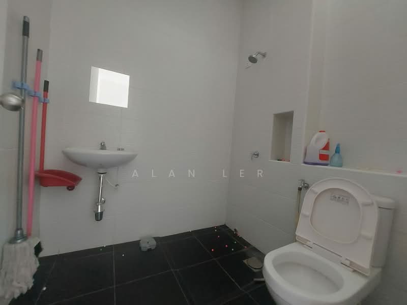 2-storey Terraced House for Sale in Taman Kota Masai (Pasir Gudang) - Alan Ler - Bathroom - PropertyGuru.com.my