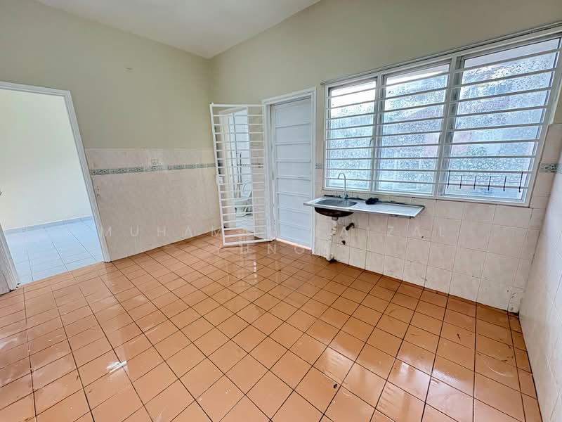 2-storey Terraced House for Rent in Bandar Tasik Kesuma (Beranang) - Muhamad Faizal Yunos - Kitchen - PropertyGuru.com.my