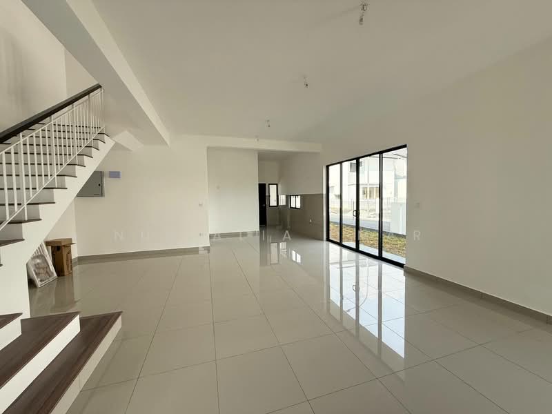 CASIRA 3 (SIRI 1) untuk Untuk Dijual - RM 1,100,000, Mac 2026 - Living Room - PropertyGuru.com.my