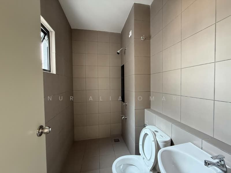 CASIRA 3 (SIRI 1) untuk Untuk Dijual - RM 1,100,000, Mac 2026 - Bathroom - PropertyGuru.com.my
