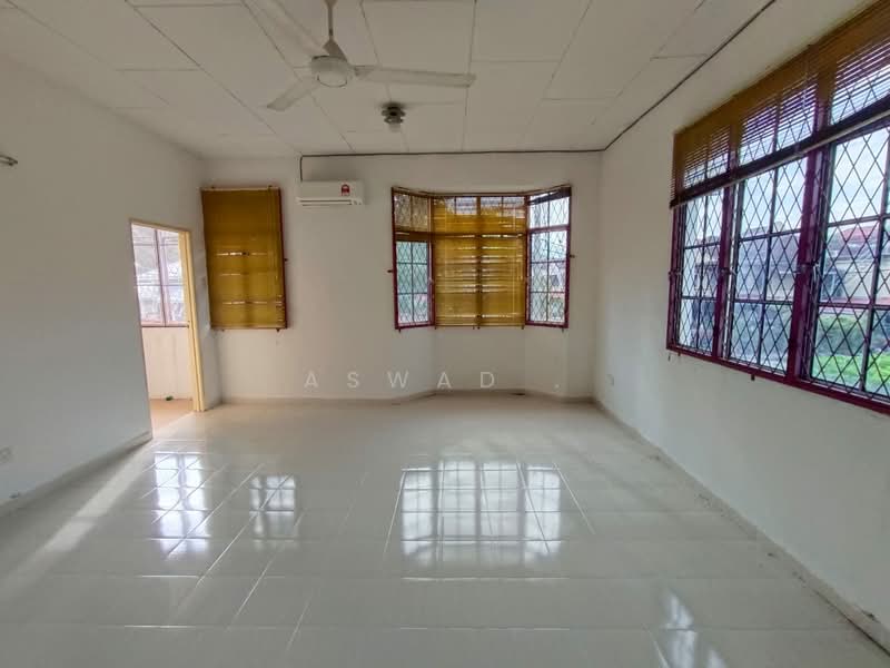 2-storey Terraced House for Sale in Bandar Perda (Bukit Mertajam) - Aswad . - Living Room - PropertyGuru.com.my