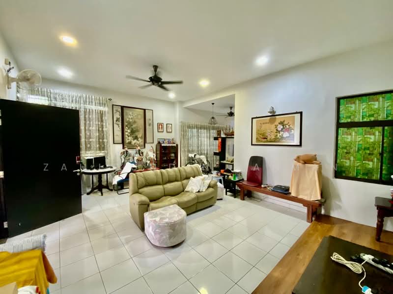 2-storey Terraced House for Sale in Klang (Selangor) - Zahiruddin Rahman - Living Room - PropertyGuru.com.my
