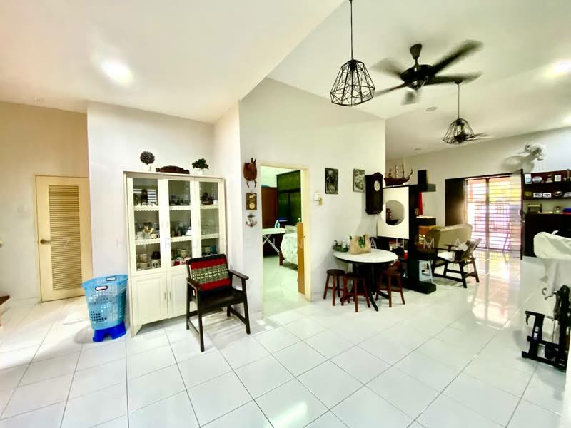 2-storey Terraced House for Sale in Klang (Selangor) - Zahiruddin Rahman - Living Room - PropertyGuru.com.my
