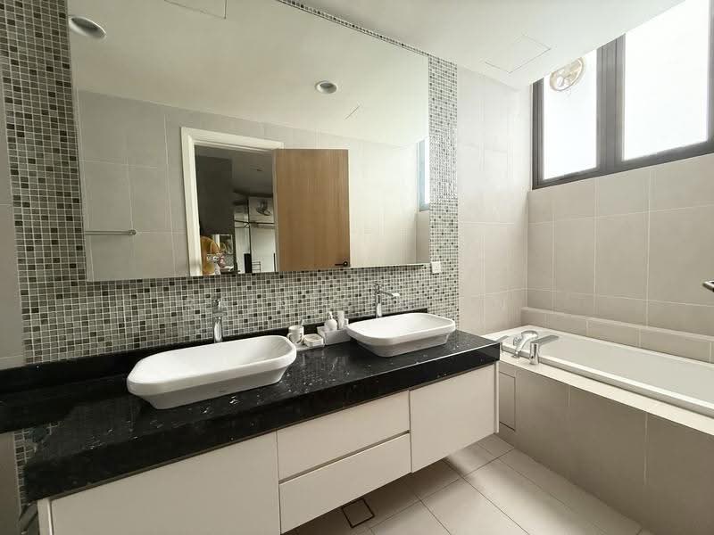 Bungalow House untuk Dijual di Country Heights Damansara (Kuala Lumpur) - Rainee Chin - Bathroom - PropertyGuru.com.my