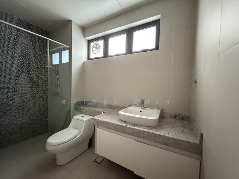 Bungalow House untuk Dijual di Country Heights Damansara (Kuala Lumpur) - Rainee Chin - Bathroom - PropertyGuru.com.my