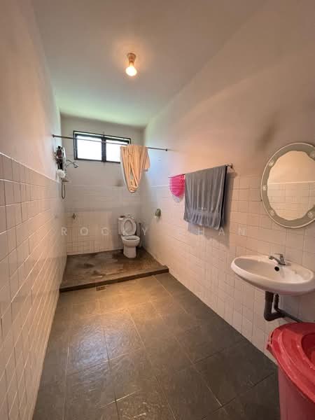 Taman Garing Jaya untuk Untuk Dijual - RM 750,000, Mac 2026 - Bathroom - PropertyGuru.com.my