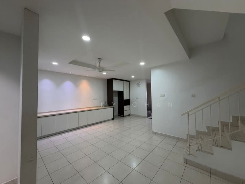 2-storey Terraced House for Sale in Sungai Buloh (Selangor) - Rocky Chan - Living Room - PropertyGuru.com.my