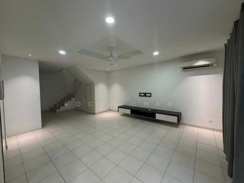 2-storey Terraced House for Sale in Sungai Buloh (Selangor) - Rocky Chan - Living Room - PropertyGuru.com.my