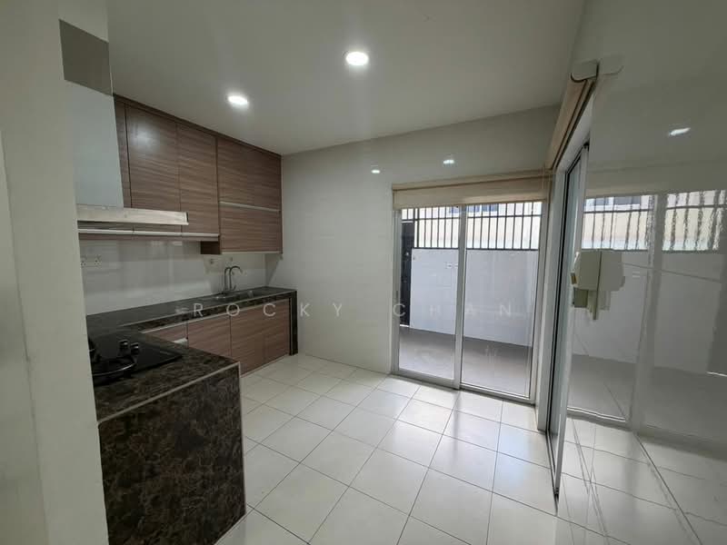 2-storey Terraced House for Sale in Sungai Buloh (Selangor) - Rocky Chan - Kitchen - PropertyGuru.com.my