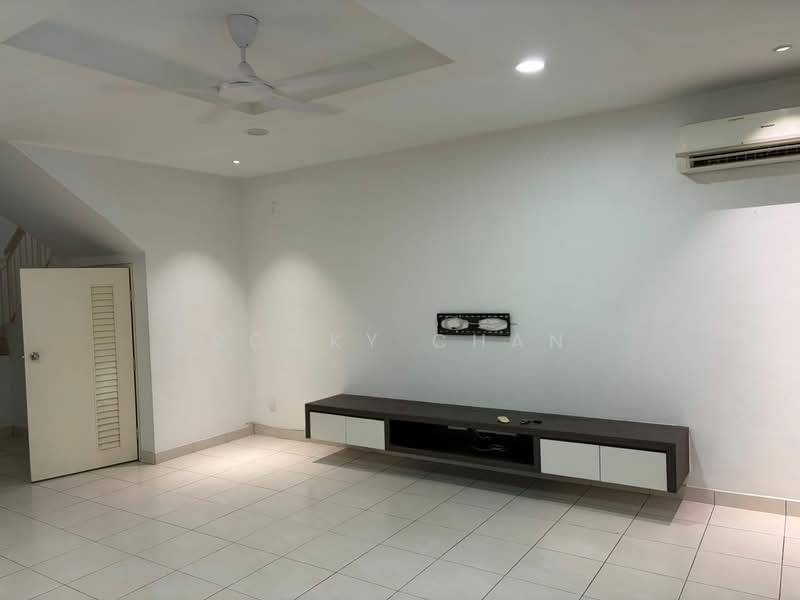 2-storey Terraced House for Sale in Sungai Buloh (Selangor) - Rocky Chan - Living Room - PropertyGuru.com.my
