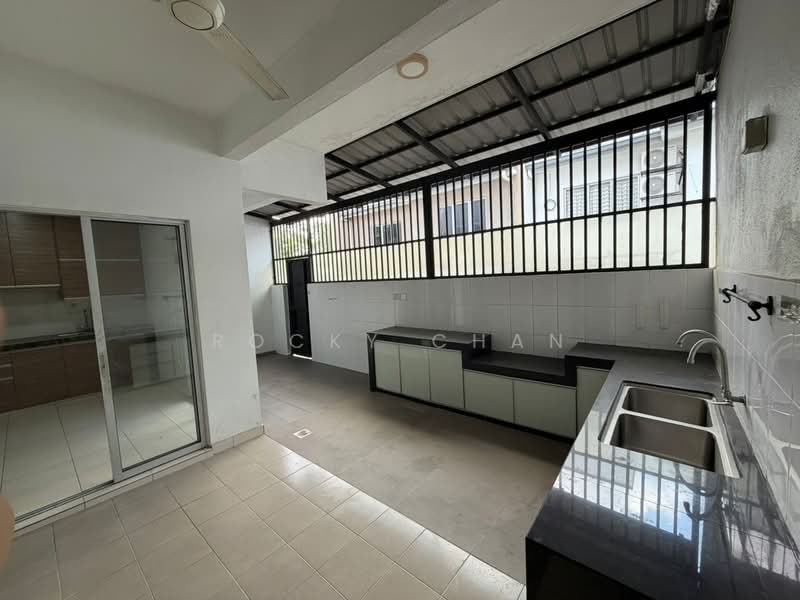 2-storey Terraced House for Sale in Sungai Buloh (Selangor) - Rocky Chan - Kitchen - PropertyGuru.com.my