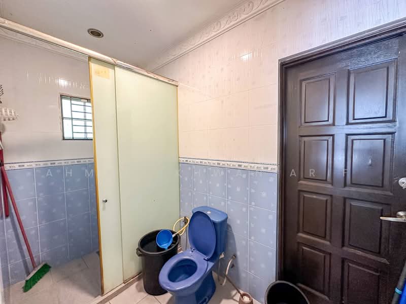 Semi-Detached House for Sale in Ampang (Selangor) - Ahmad Ikhwan Arif - Bathroom - PropertyGuru.com.my