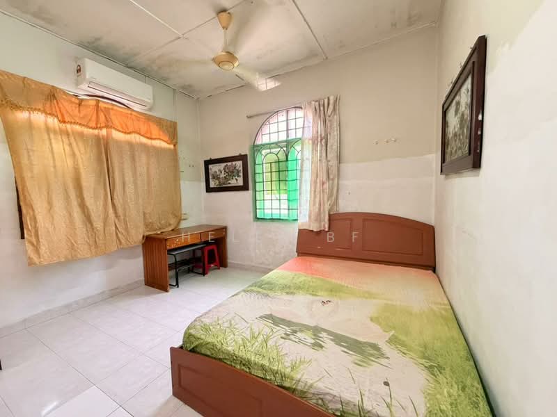 Rumah Teres 2 Tingkat untuk Dijual di Taman Pokok Mangga (Balai Panjang) - Helen BF - Bedroom - PropertyGuru.com.my