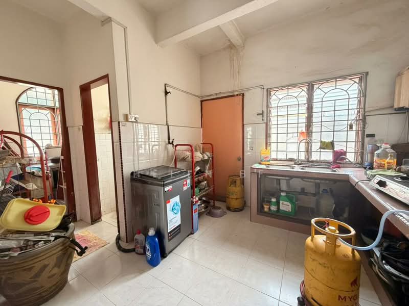 Rumah Teres 2 Tingkat untuk Dijual di Taman Pokok Mangga (Balai Panjang) - Helen BF - Kitchen - PropertyGuru.com.my