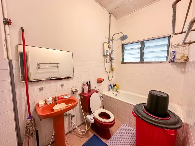 Taman Seri Ampang untuk Untuk Dijual - RM 1,800,000, Mac 2026 - Bathroom - PropertyGuru.com.my