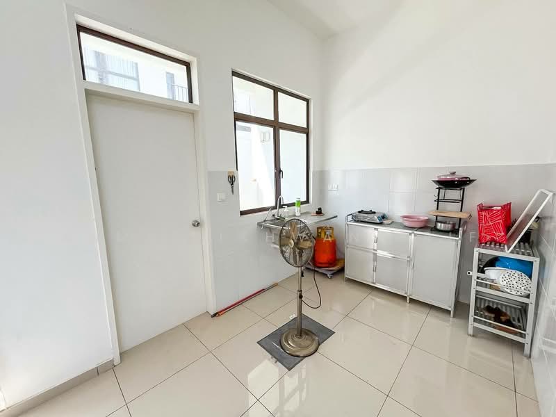 2-storey Terraced House for Sale in Eco Grandeur (Puncak Alam) - Ahmad Ikhwan Arif - Kitchen - PropertyGuru.com.my