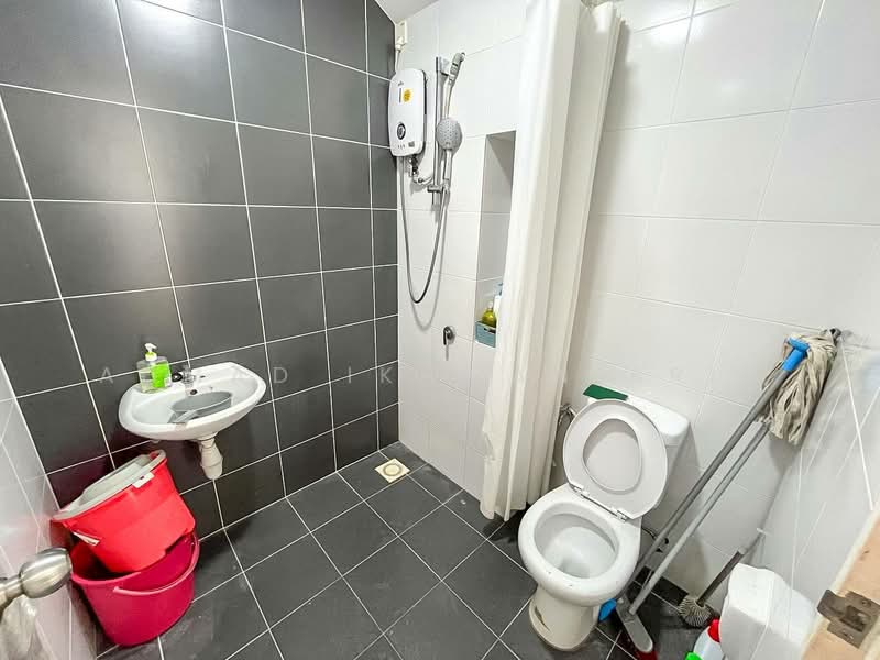 2-storey Terraced House for Sale in Eco Grandeur (Puncak Alam) - Ahmad Ikhwan Arif - Bathroom - PropertyGuru.com.my