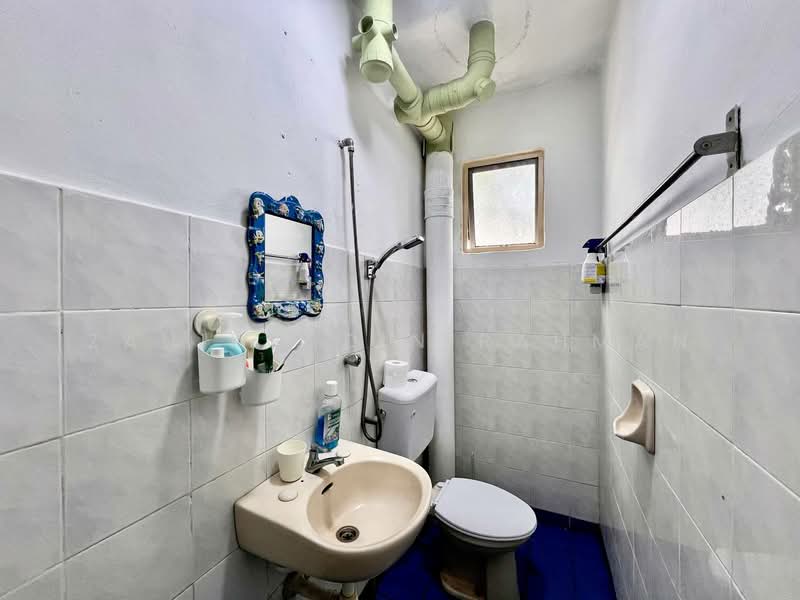 Apartment for Sale at Apartment Bayu - Zahiruddin Rahman - Bathroom - PropertyGuru.com.my