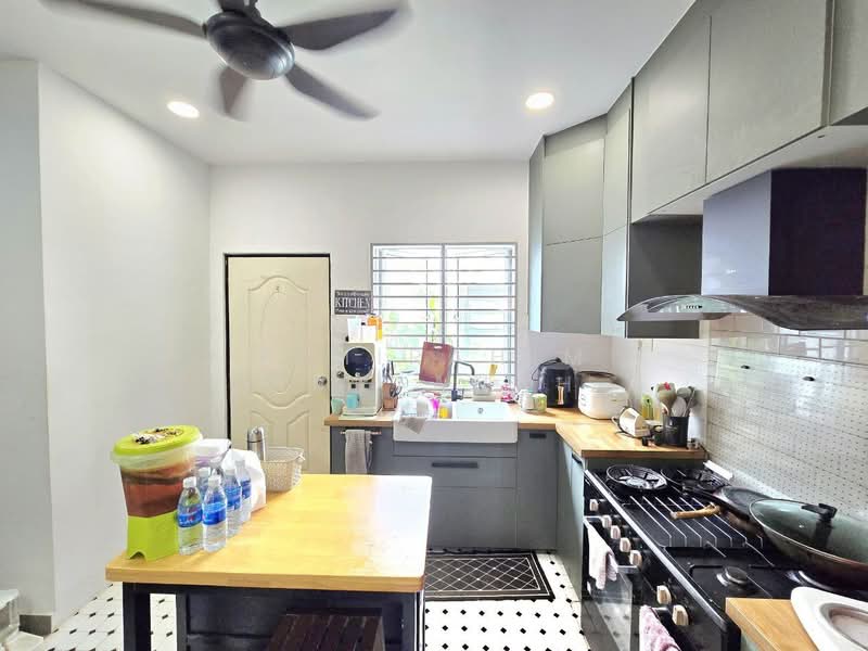 The Palm @ Hillpark untuk Untuk Dijual - RM 700,000, Mac 2026 - Kitchen - PropertyGuru.com.my