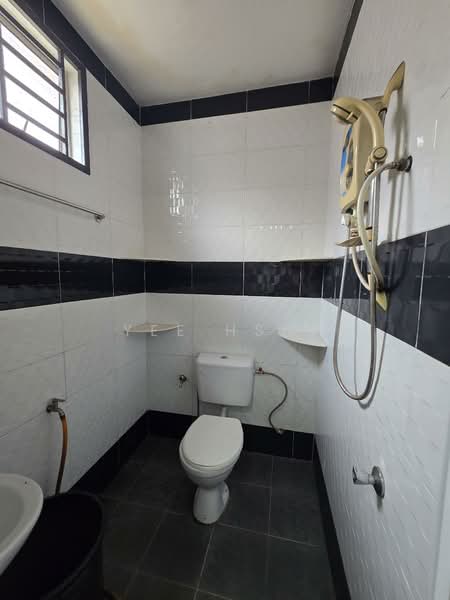 1-storey Terraced House for Rent in Taman Sierra Perdana (Masai) - Yee Hsin - Bathroom - PropertyGuru.com.my