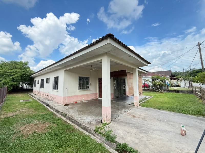 Bungalow for Sale in Bandar Putra Permai (Seri Kembangan) - Ahmad Fadlee - Exterior - PropertyGuru.com.my