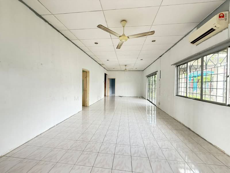 Bungalow for Sale in Bandar Putra Permai (Seri Kembangan) - Ahmad Fadlee - PropertyGuru.com.my