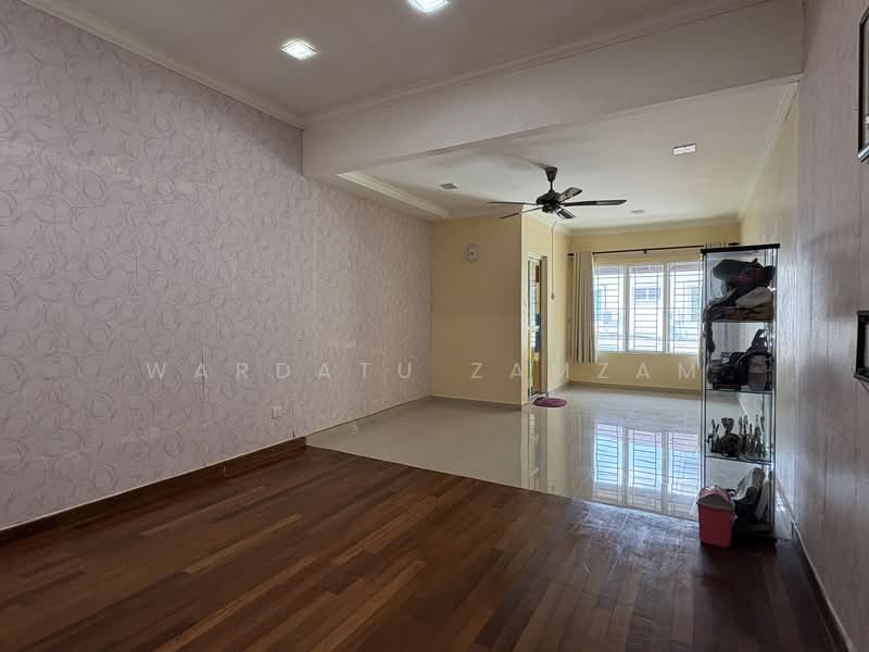 Semi-Detached House for Sale in Bandar Tasik Kesuma (Beranang) - Wardatu Zamzam - Living Room - PropertyGuru.com.my