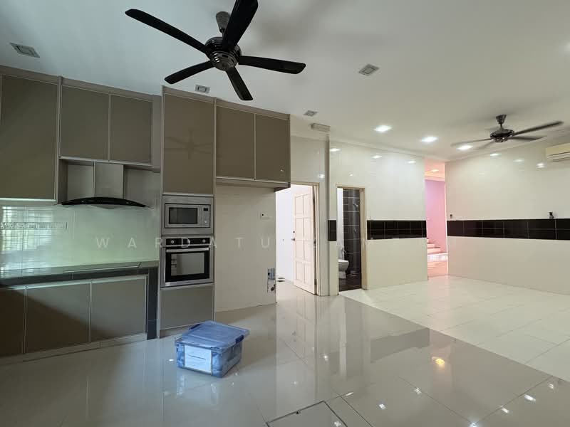 Semi-Detached House for Sale in Bandar Tasik Kesuma (Beranang) - Wardatu Zamzam - Kitchen - PropertyGuru.com.my