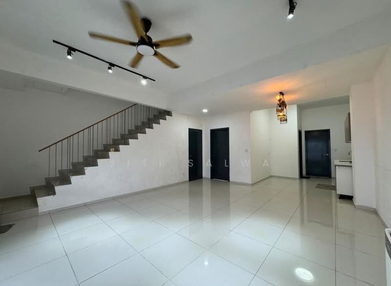 Terraced House for Rent in Cyberjaya (Selangor) - Siti Salwa - Living Room - PropertyGuru.com.my