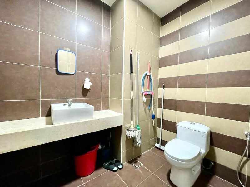 Service Residence for Sale at D'Inspire Residence (Inspira Bestari) - YC Fung - Bathroom - PropertyGuru.com.my