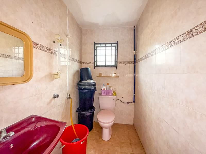 1-storey Terraced House for Sale in Selayang (Selangor) - Masnizah Arifin - Bathroom - PropertyGuru.com.my