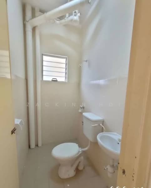 Apartment for Rent at Pangsapuri Kasuarina - Zackinn Hoi - Bathroom - PropertyGuru.com.my
