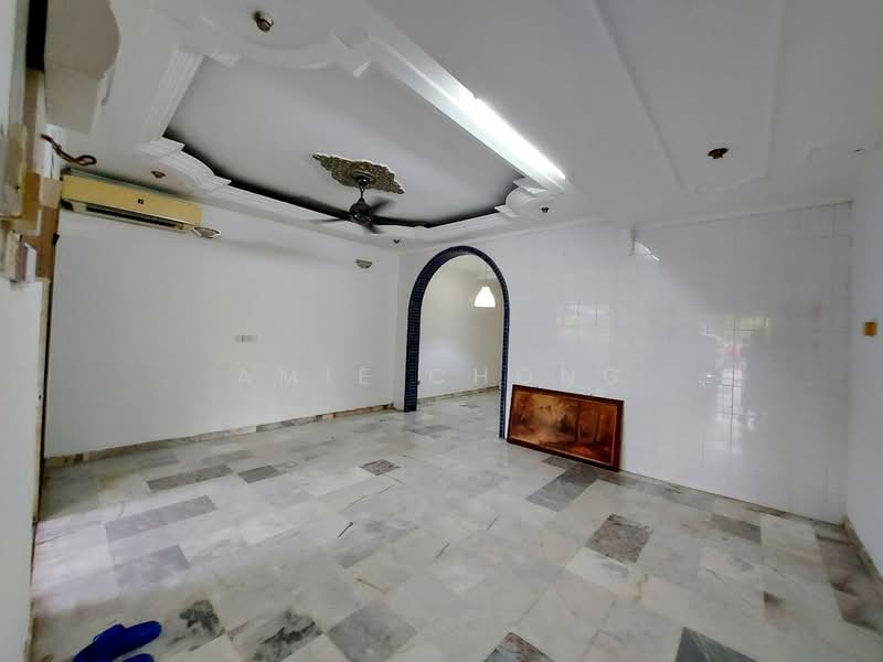 Bercham Double Storey Terace House Facing Field For Sale untuk Untuk Dijual - RM 350,000, Mac 2026 - Living Room - PropertyGuru.com.my