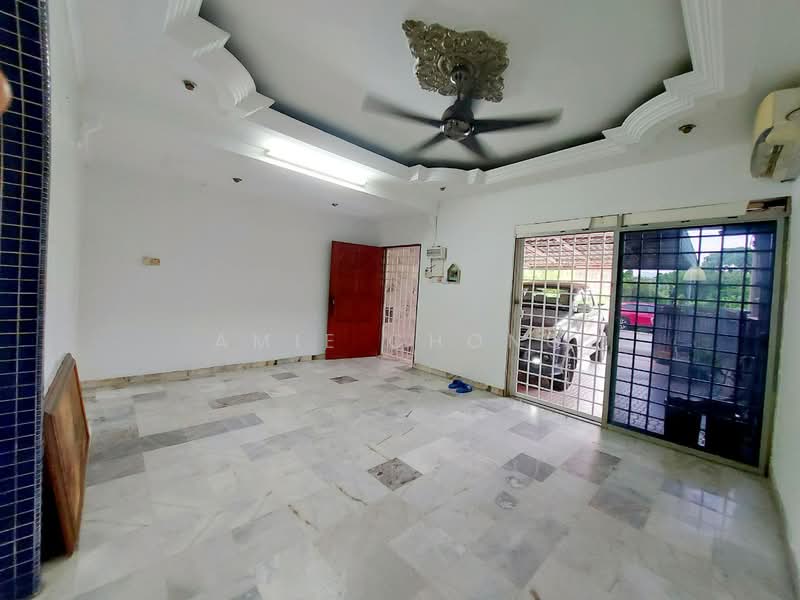 Bercham Double Storey Terace House Facing Field For Sale untuk Untuk Dijual - RM 350,000, Mac 2026 - Living Room - PropertyGuru.com.my