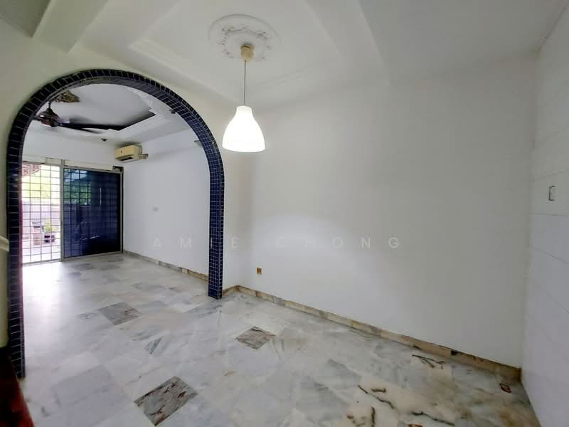 Bercham Double Storey Terace House Facing Field For Sale untuk Untuk Dijual - RM 350,000, Mac 2026 - Living Room - PropertyGuru.com.my