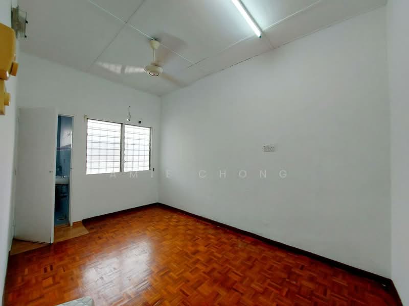 Bercham Double Storey Terace House Facing Field For Sale untuk Untuk Dijual - RM 350,000, Mac 2026 - Bedroom - PropertyGuru.com.my