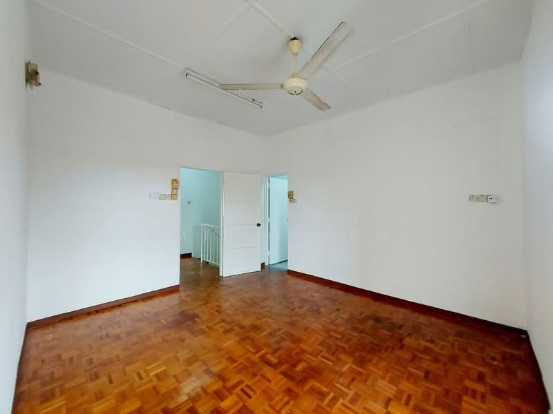 Bercham Double Storey Terace House Facing Field For Sale untuk Untuk Dijual - RM 350,000, Mac 2026 - Bedroom - PropertyGuru.com.my