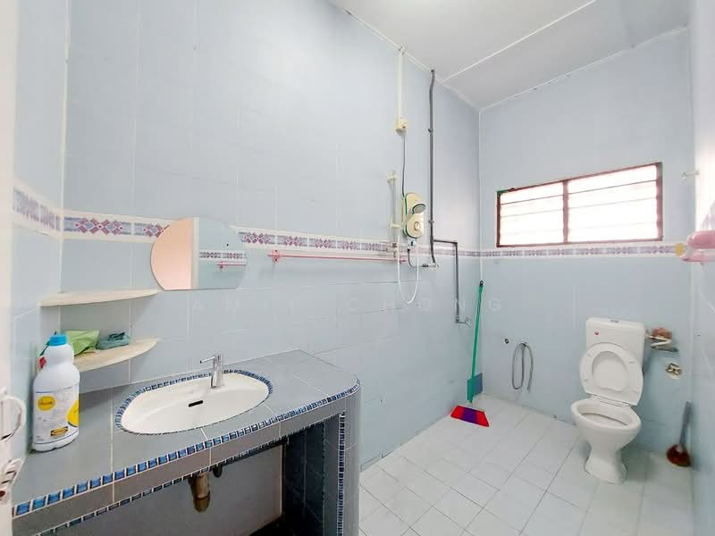 Bercham Double Storey Terace House Facing Field For Sale untuk Untuk Dijual - RM 350,000, Mac 2026 - Bathroom - PropertyGuru.com.my