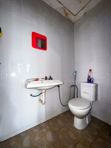 1-storey Terraced House for Sale in Ampang (Kuala Lumpur) - M.J Zairin - Bathroom - PropertyGuru.com.my