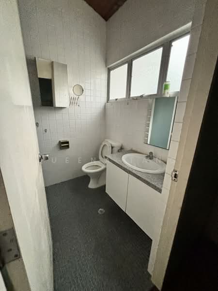 Bungalow for Sale in Ampang Hilir (Ampang) - Queena Tang - Bathroom - PropertyGuru.com.my
