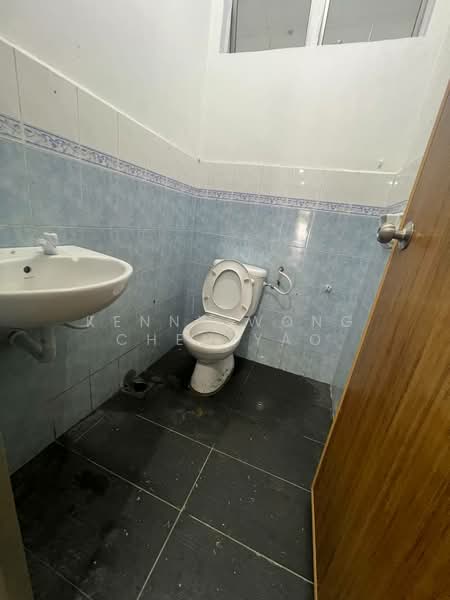 1-storey Terraced House for Sale in Bandar Uda Utama (Johor Bahru) - Kenny Wong Chen Yao - Bathroom - PropertyGuru.com.my