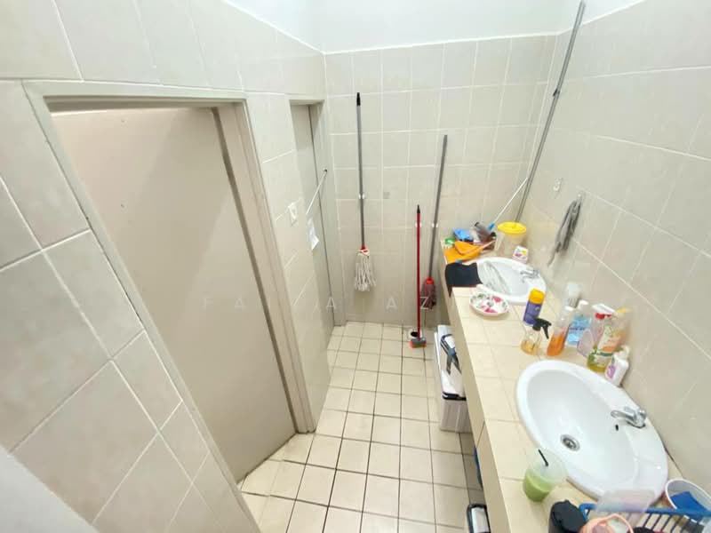 Shop for Sale in Puncak Bestari (Puncak Alam) - Faiza Aziz - Bathroom - PropertyGuru.com.my