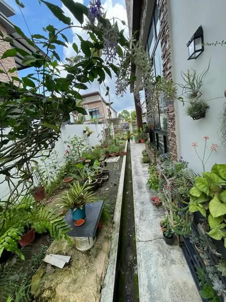 Semi-Detached House for Sale in Bandar Cemerlang (Ulu Tiram) - Han Yong Ang - Garden - PropertyGuru.com.my